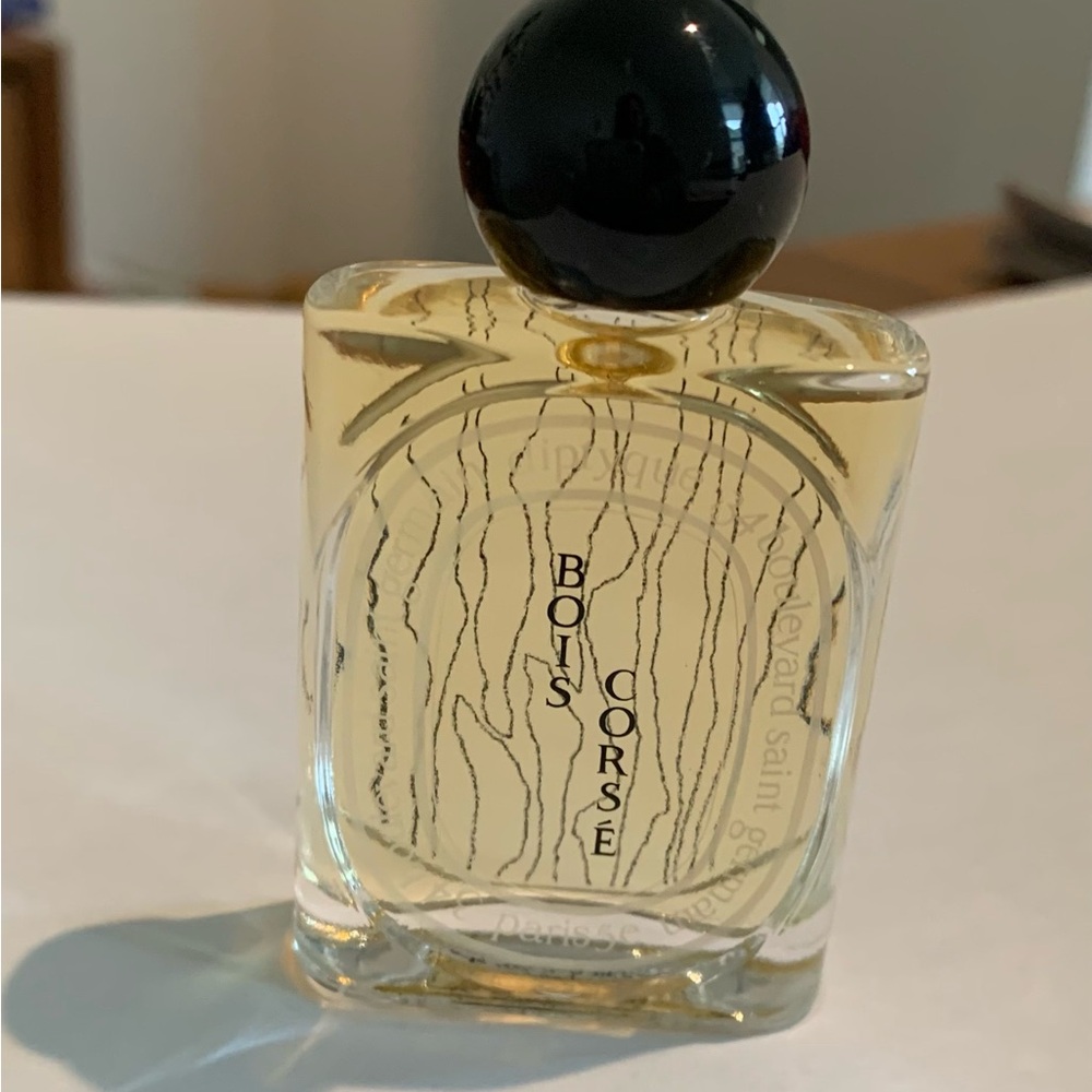 Diptyque Bois Corsé Perfume with Black Cap